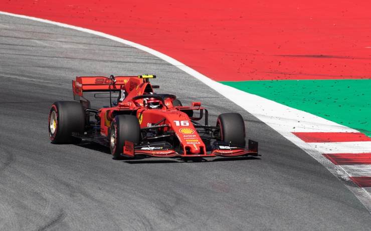 Charles Leclerc a bordo di una Ferrari