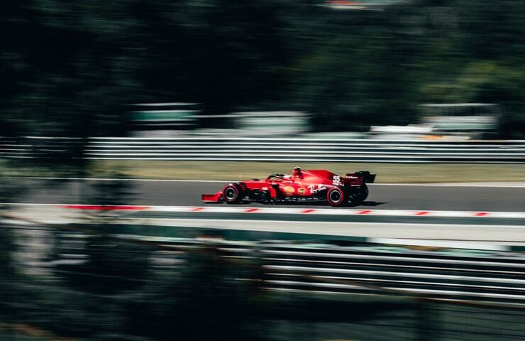 Ferrari Formula 1 sfreccia su pista