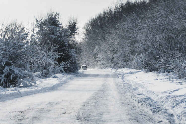 Strada innevata 